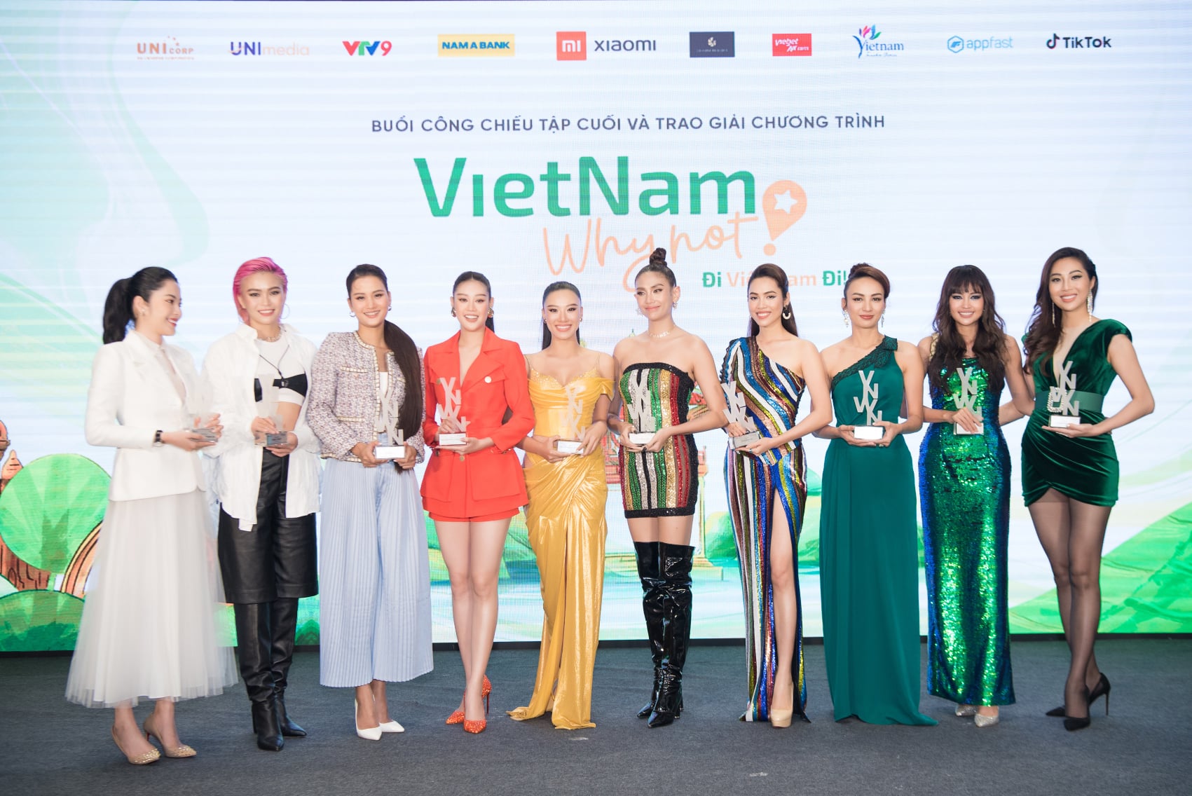 Sau Vietnam Why Not, phần thưởng quý giá nhất với các người đẹp chính là tình chị em