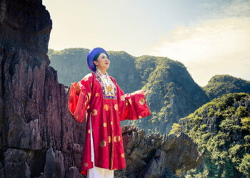 Liệu Hoa Không Hương chỉ là “bình mới rượu cũ” so với Chim Quý Trong Lồng?