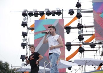 4 boyband quốc tế Blue, 911, A1, The Moffatts tổng duyệt đến khuya, sẵn sàng bùng nổ tại HAY Glamping Music Festival