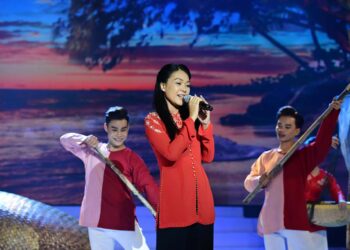 Đinh Y Nhung biến hoá xuất sắc khiến ca sĩ Mỹ Lệ mê đắm tại Tình Bolero 2022