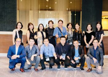 Bà Đinh Thị Thanh Hương Nhận Giải Nhà Phát Hành của CineAsia năm 2022.