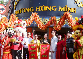 Đại Nghĩa, Thúy Nga, Phú Quý,  Lâm Khánh Chi … cùng dàn nghệ sĩ gạo cội đến ủng hộ Thầy Minh Nhí, Việt Hương khai trương SK Trương Hùng Minh