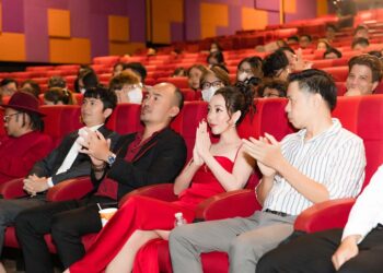 Sửng sốt khi chứng kiến cảnh Thái Hòa tát Thu Trang ở trailer ‘Con Nhót Mót Chồng’