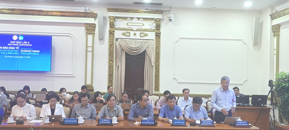 Ông Phạm Bình An - Phó Viện trưởng Viện Nghiên cứu phát triển TP cho biết tăng trưởng xanh cũng phải theo xu hướng chung của thế giới. 