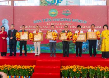 Sơn Tiên Amazing World chính thức nhận thêm 06 kỷ lục Việt Nam, tri ân du khách đầu năm mới
